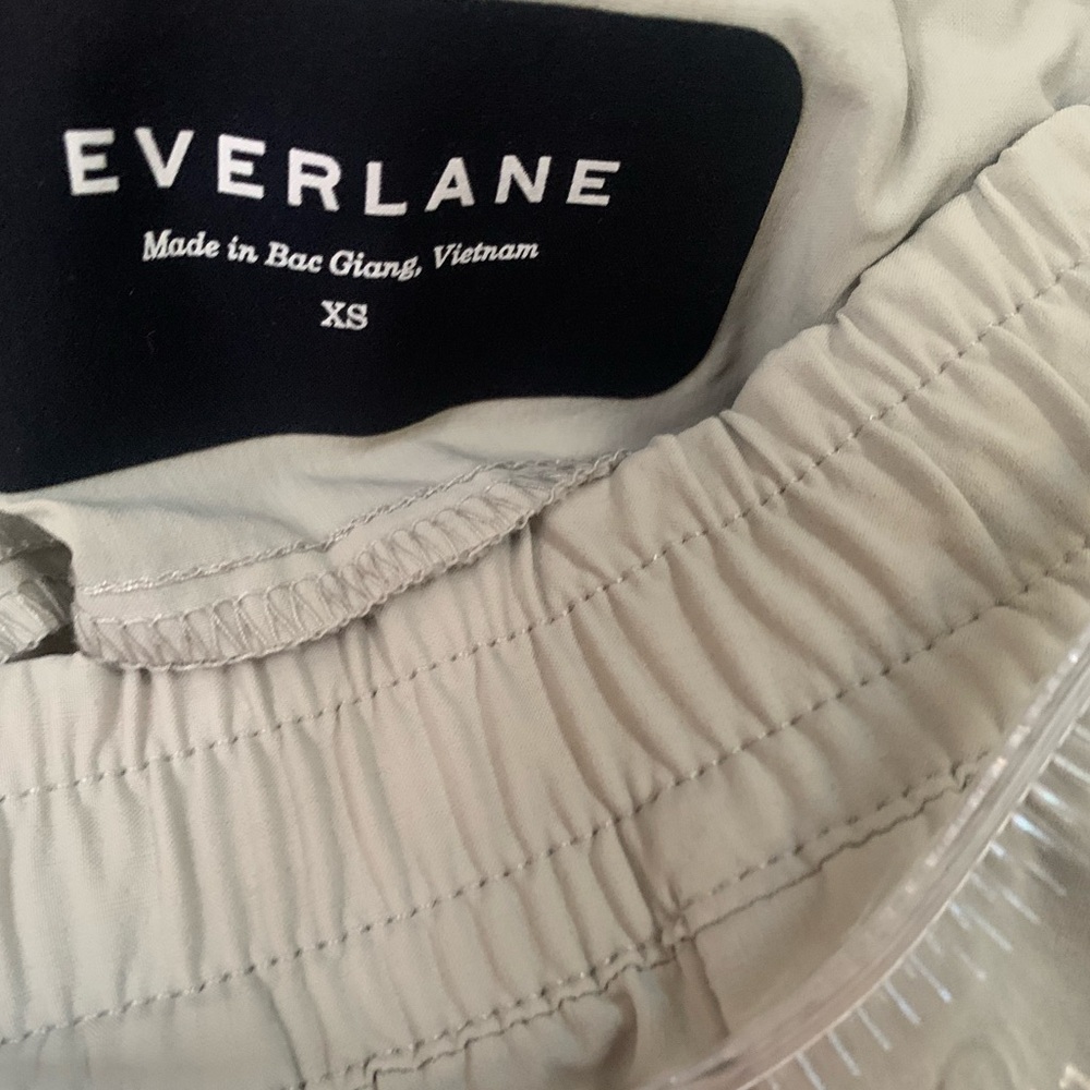 Everlane Men’s Lightweight Performance Shorts Khaki Beige Size XS Elastic Waist - Picture 4 of 4